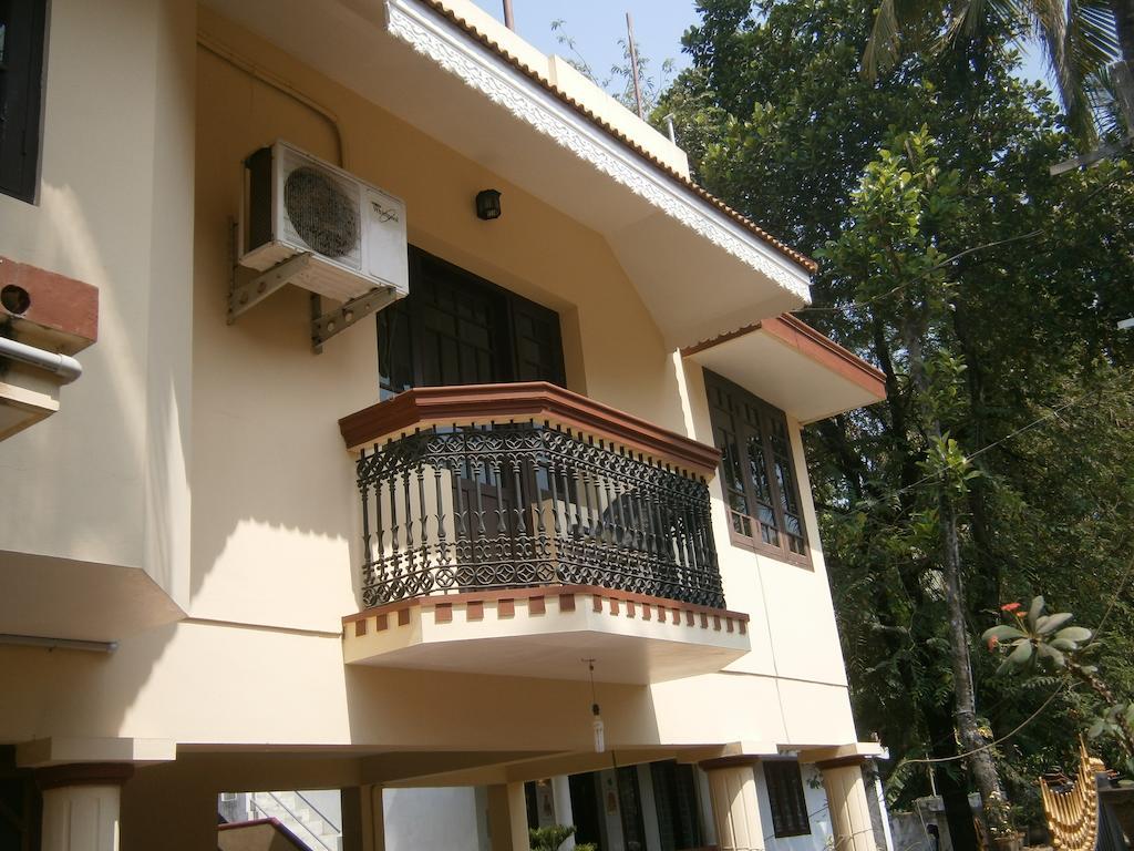 拉扎尔居住民宿 Kochi 外观 照片